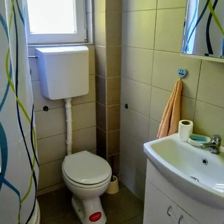 Holiday home Vikendica Pored Drine Crvica